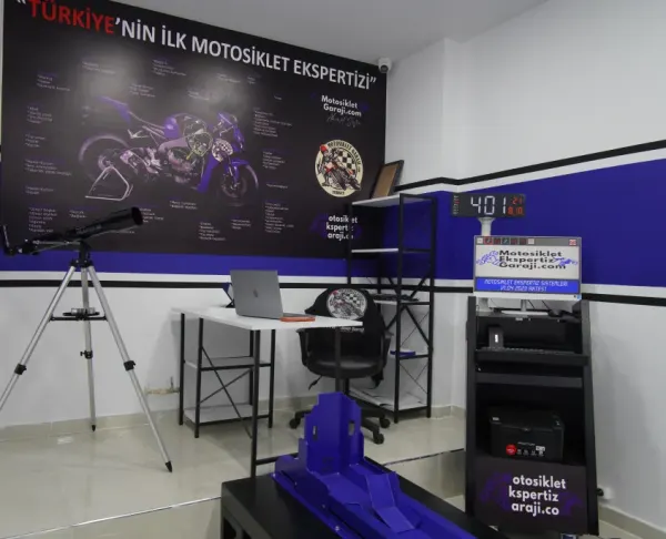 Dyno test cihazı üzerinde motosiklet güç ölçümü — Şişli